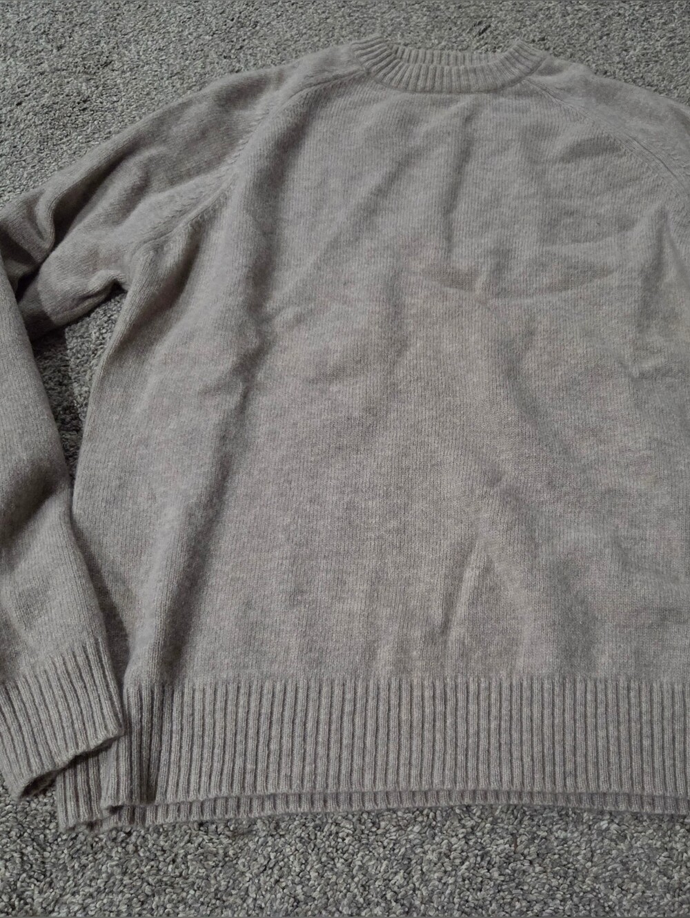 Bowen And Wright Men's Crewneck Sweater Tan Lambswool  Sz Large, Small Hole